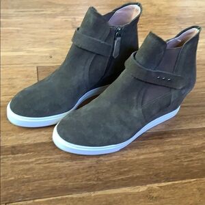 NEW L. PAOLO Women’s Suede Leather Wedge sz 7.5 M